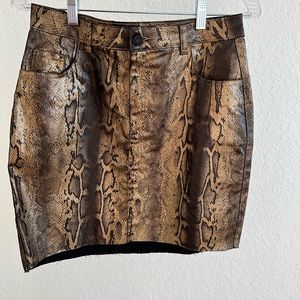 MISSGUIDED faux leather snakeskin print skirt | size 10